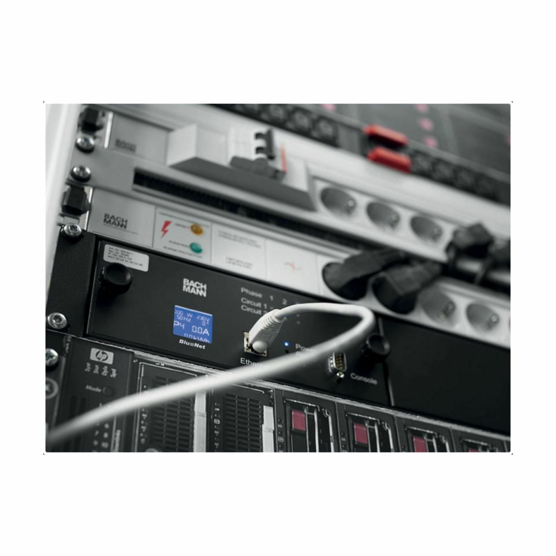 bachmann_razdelilec_rack_12xeuro_c13_alu_-_varovalka_črno|siv_800.2284_2.jpg
